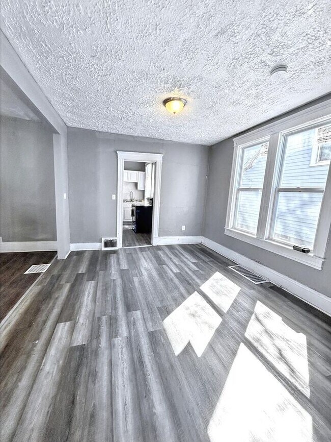 Foto del edificio - Adorable 3-Bedroom Home with Modern Conven...