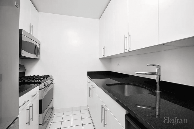 Foto del edificio - 330 E 38th St