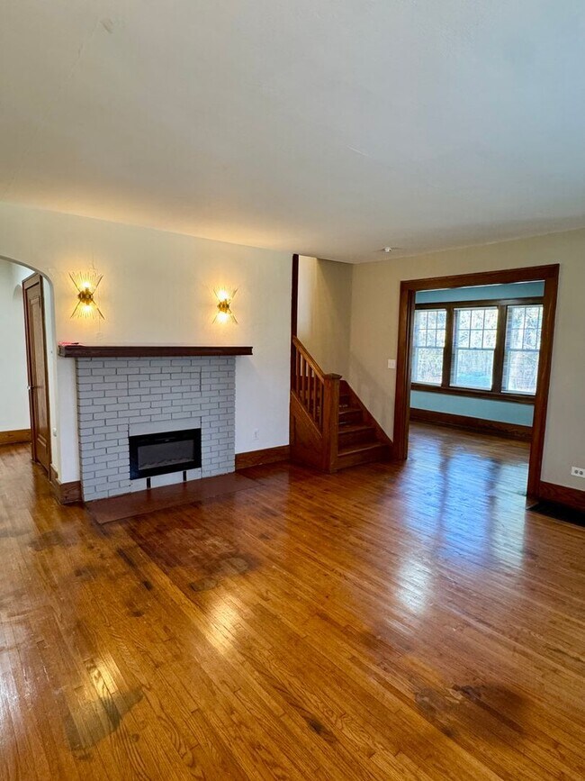 Foto del edificio - Charming 4-Bedroom Home in Private Setting