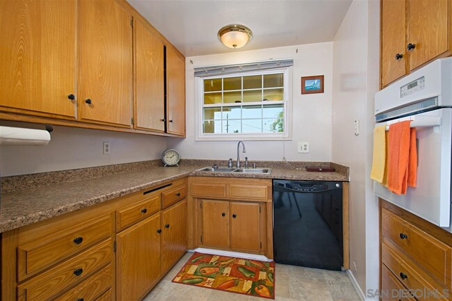 Building Photo - 6601 Alcala Knolls Dr