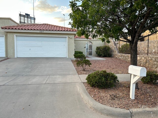 Building Photo - 151 N Alto Mesa Dr