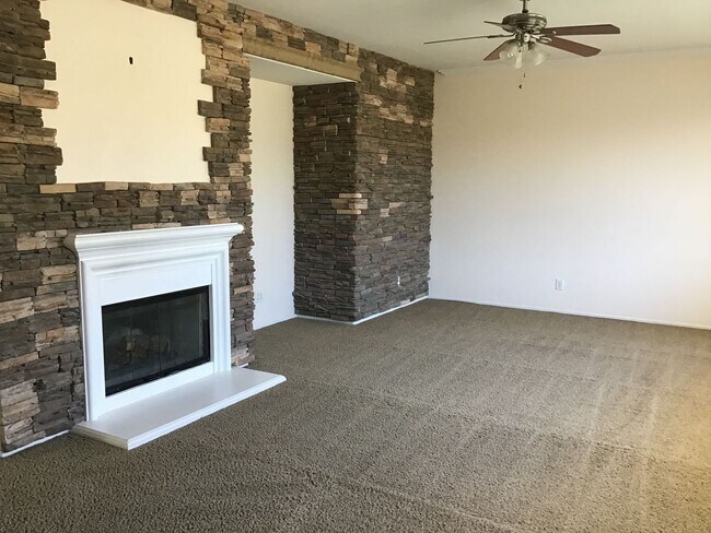 Foto del edificio - 6027 Oak Fence Ln