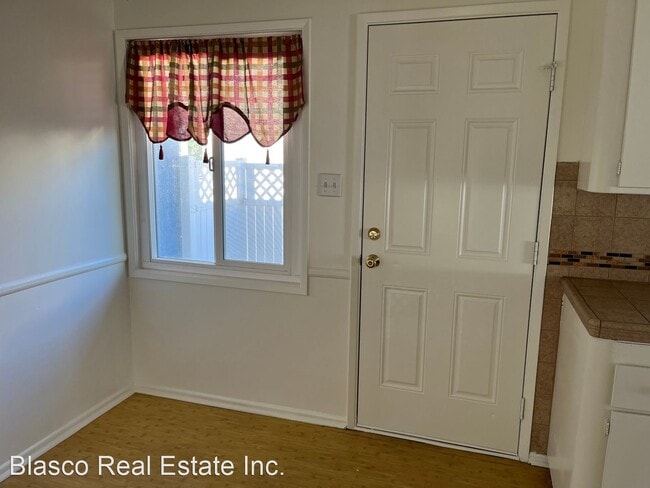 Building Photo - 3 br, 1.5 bath House - 834 W. Yale Street