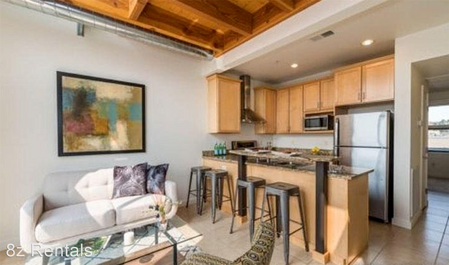Building Photo - 2 br, 2.5 bath House - 4645 Broadway St ST...