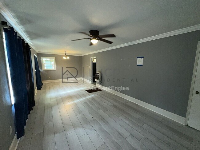 Building Photo - 3030 Oak Forest Dr