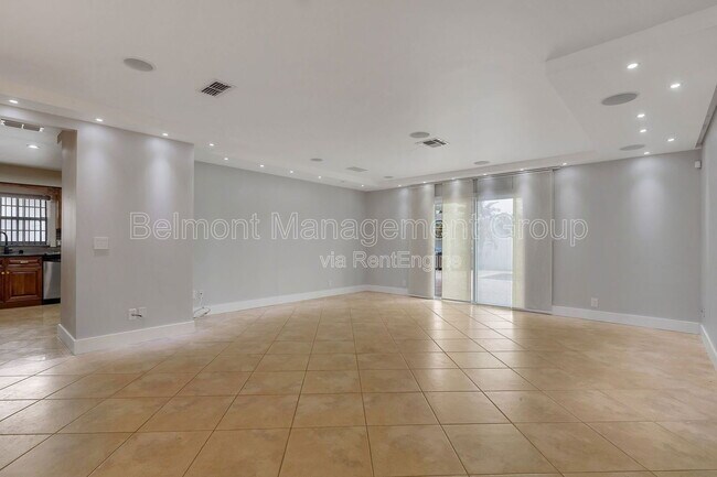 Foto del edificio - 283 N Ranger Blvd