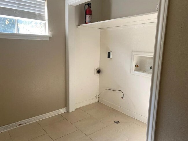 Building Photo - 416 Milwaukee St