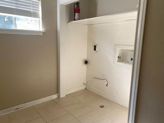 Foto del edificio - 416 Milwaukee St