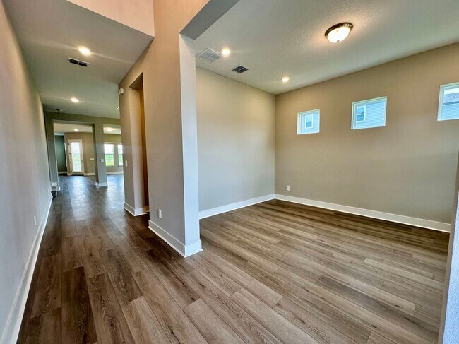 Foto del edificio - 16477 Silver Brook Wy
