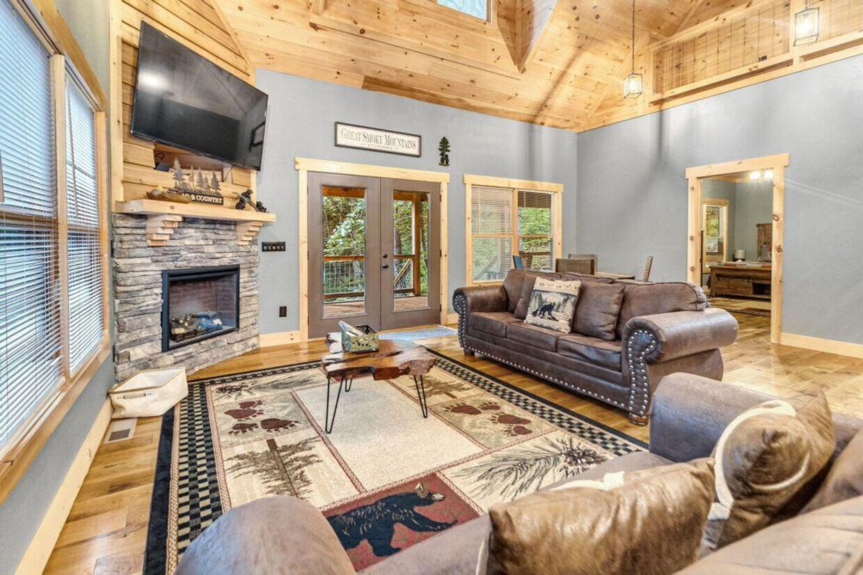 Foto principal - 2485 Waldens Creek Rd