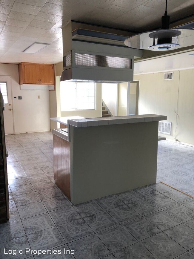 Building Photo - 5 br, 2 bath House - 2651 Chestnut Ave