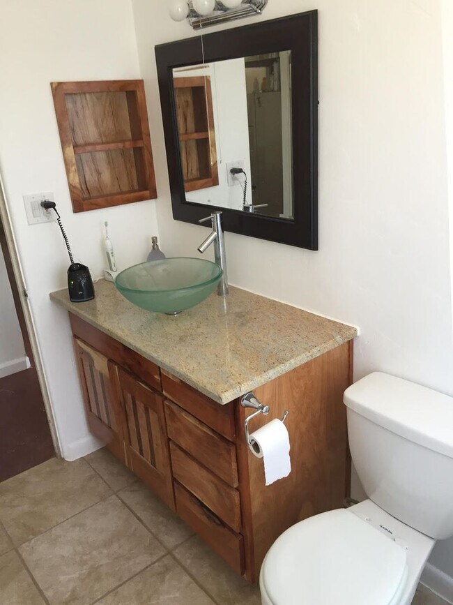 Building Photo - Charming 4 Bedroom 2 Bath home & Studio Ap...