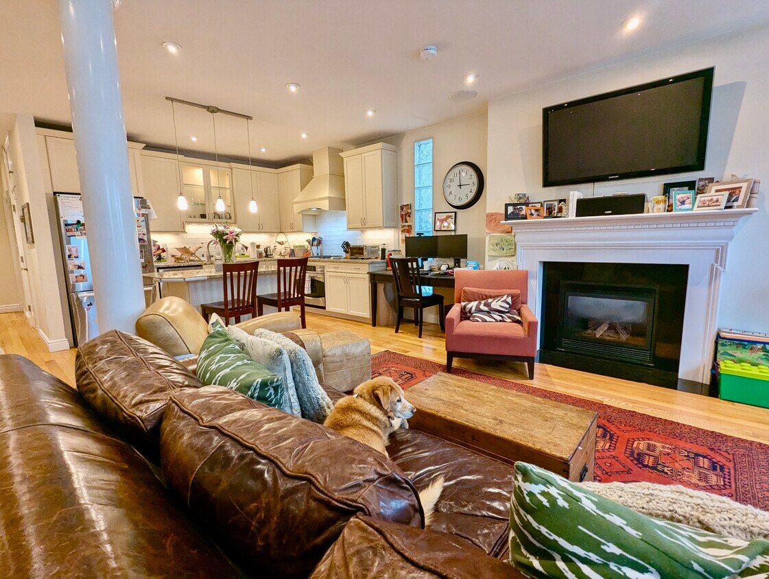 Foto principal - 925 E Broadway