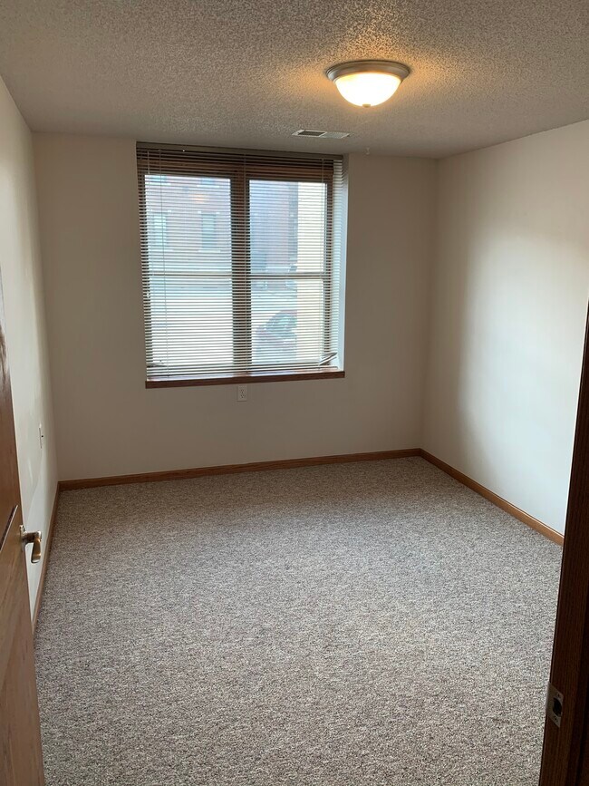 319 E Washington St Iowa City Ia 52240 Apartments Iowa City Ia Apartments Com