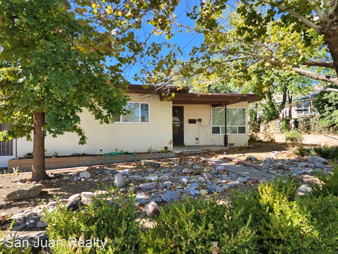 4 br, 2 bath House 1101 N Dustin Ave House Rental in Farmington, NM