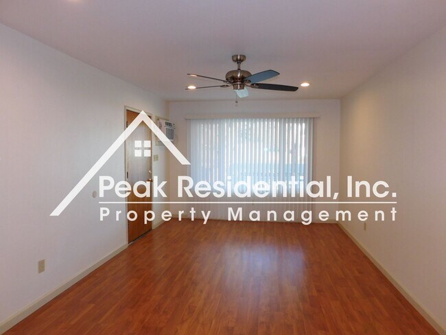 Foto del edificio - Nice 2bd/1ba Carmichael Duplex with 1 Car Garage