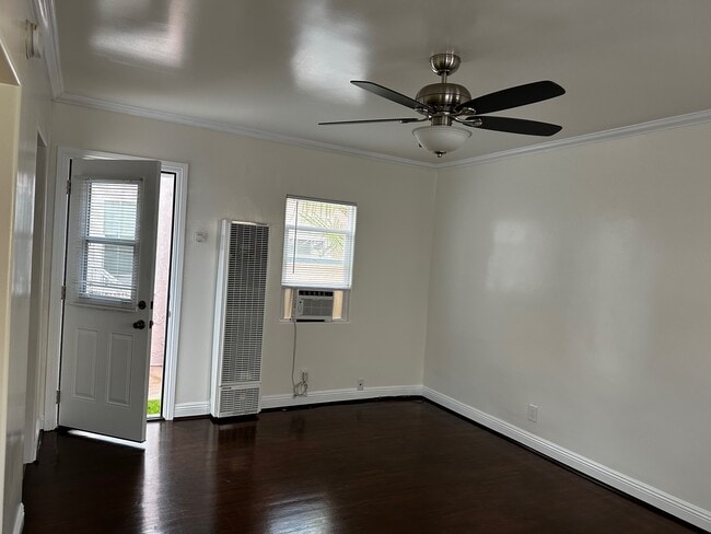 Building Photo - 1251 E Appleton St