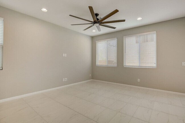 Building Photo - 10643 Enridge Ave