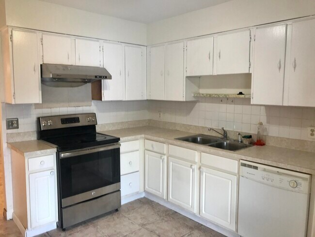 Building Photo - 4582 Brady Ln