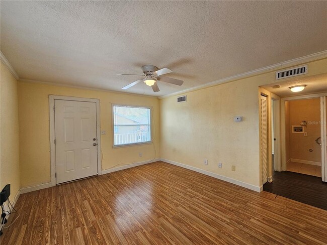 Building Photo - 119 N Evergreen Ave