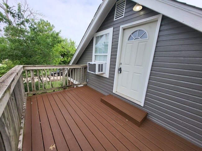 Studio loft next to UCO campus with deck and fenced yard - Studio loft next to UCO campus with deck and fenced yard