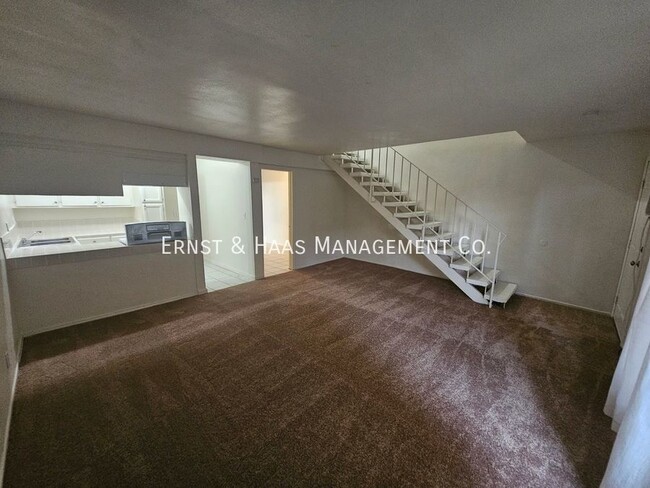 Building Photo - Wonderful Two-Story Townhouse-Style Apartm...