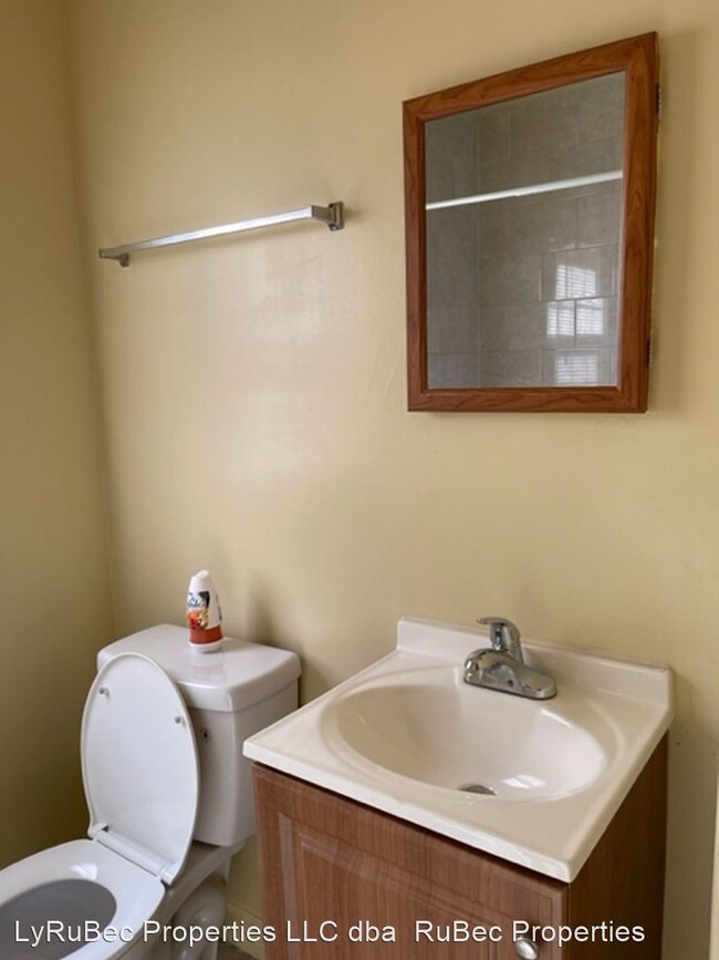 Building Photo - 2 br, 1 bath House - 2620 Montreat Ave