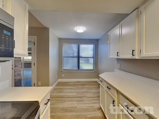 Foto del edificio - 3121 Southwell Ct
