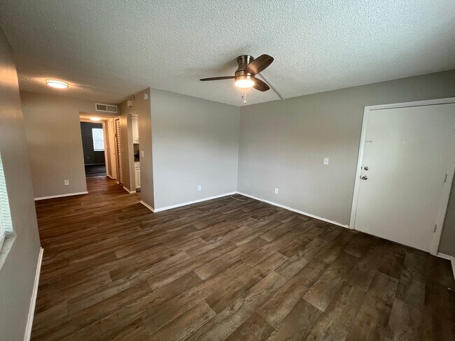 Foto del edificio - 1 Bed/1 Bath - Unit C1