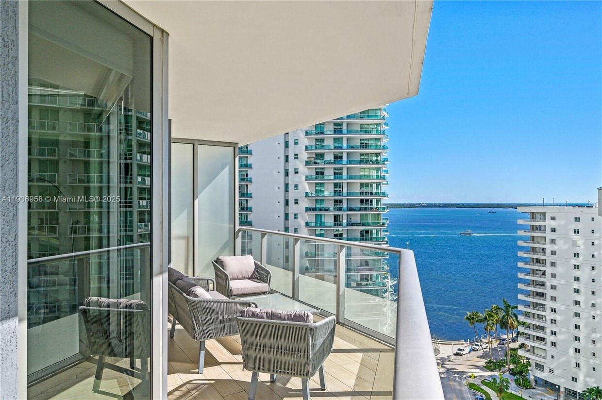 Primary Photo - 1300 Brickell Bay Dr