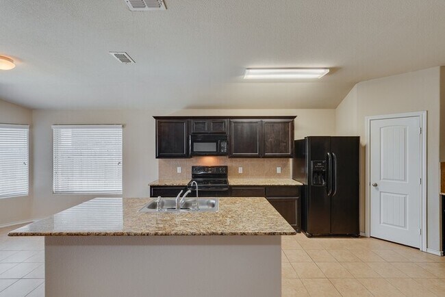 Building Photo - Handsome 4-2-2 near Boswell High School!