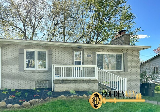 Building Photo - Look No Further! Stunning 3 bed/1 bath Ran...