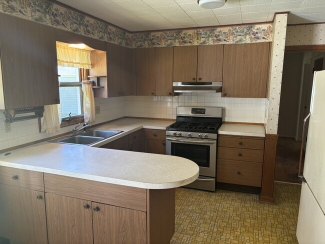 Building Photo - 412 Joan Ave SE