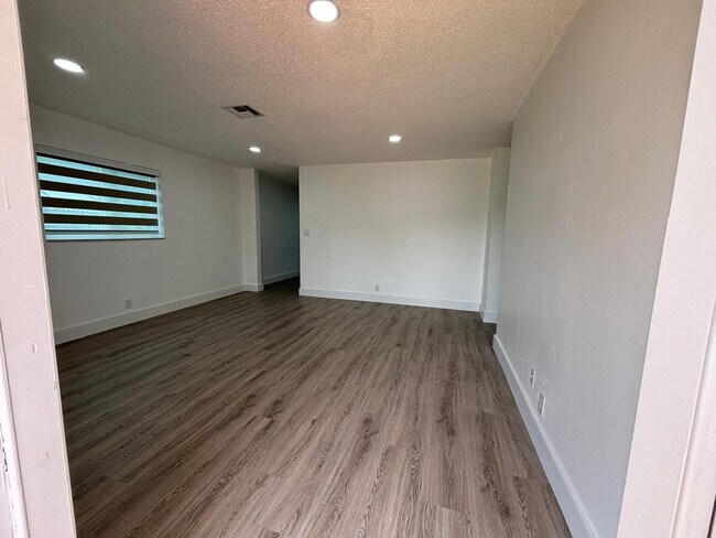 Foto del edificio - 4715 NW 44th St