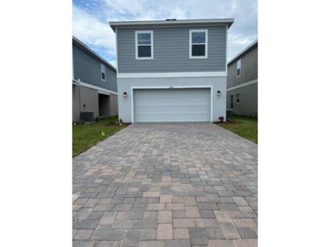 Foto del edificio - BRAND NEW 3-bedroom 2.5 bath HOUSE w/2 car garage