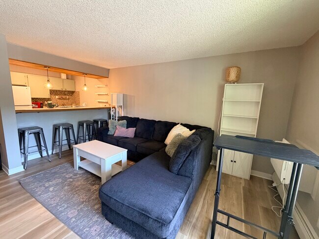 Sala de estar - 2707 Valmont Rd