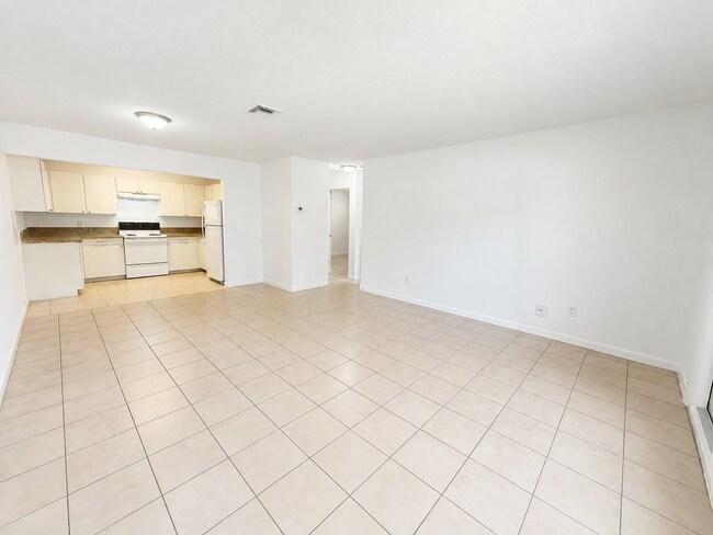 Building Photo - 3881 Riverside Dr