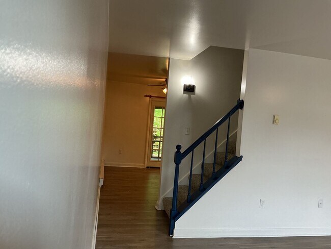 Foto del edificio - 63 Ashford Dr