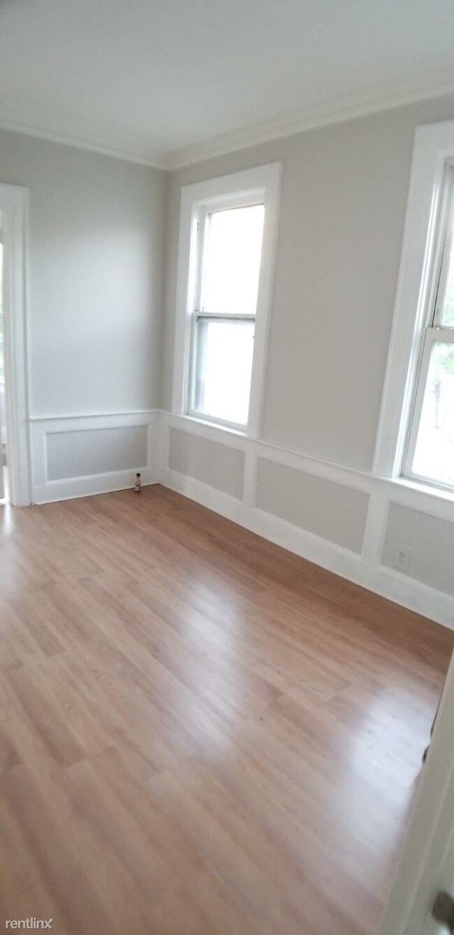 Building Photo - 3 br, 1 bath  - 80 Rose Ter Apt 1A
