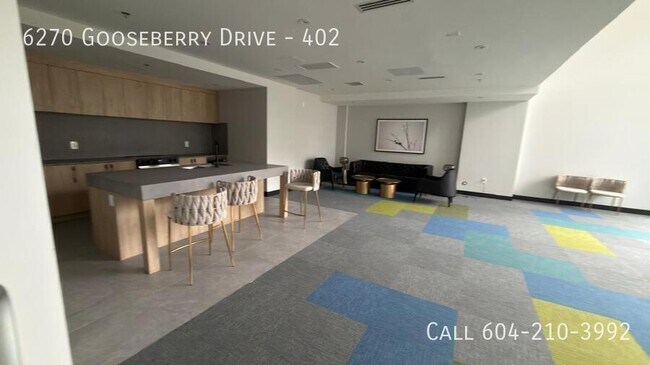 Photo du bâtiment - Brand New Condo At Park & Maven
