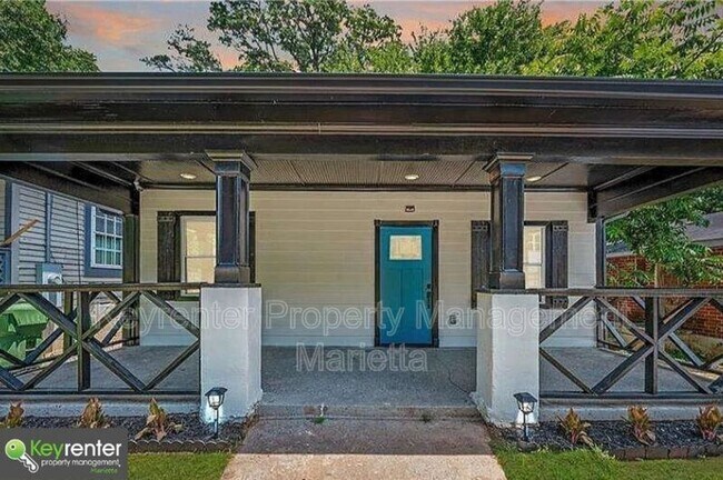 Photo - 872 Beryl St SW House