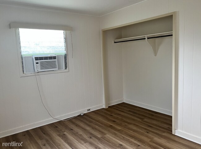 Building Photo - 2308A Kalihi St