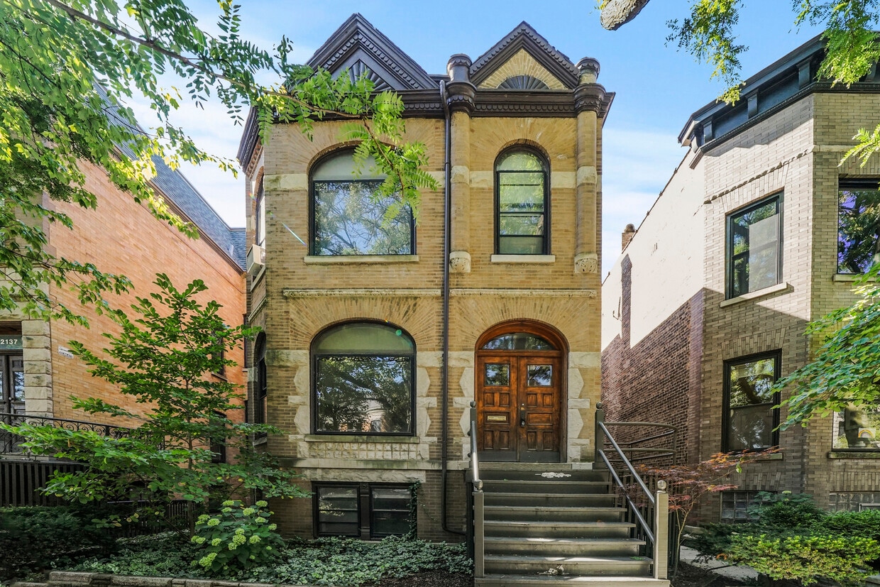 Building Photo - 2141 W Caton St