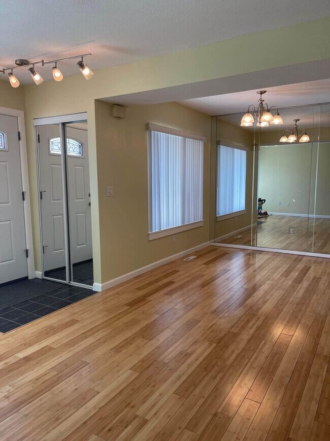 12 Peddlars Dr Unit 12, Branford, CT 06405 Condo for Rent in Branford