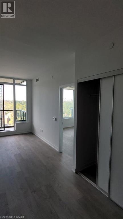 Photo du bâtiment - 1928 Lake Shore Blvd W