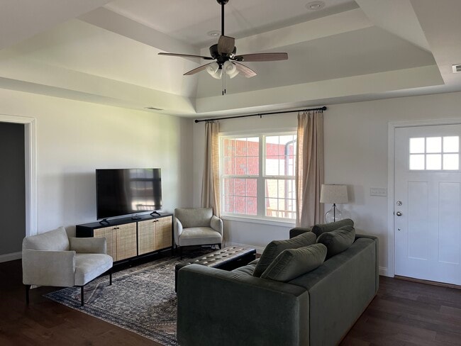 Building Photo - 308 Oak Grv Dr