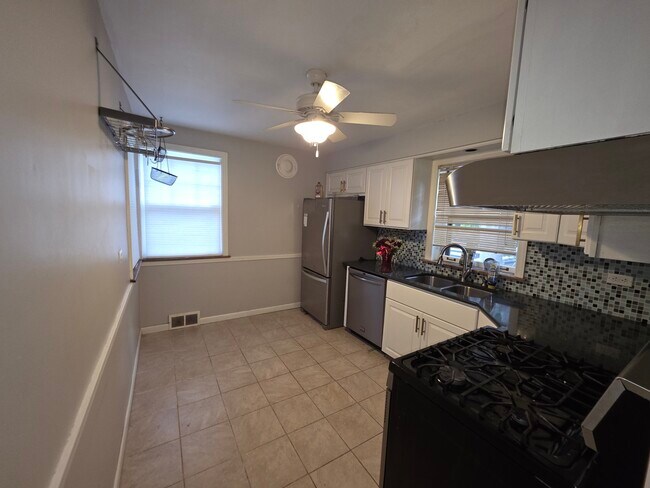 Foto del edificio - 10763 S Longwood Dr