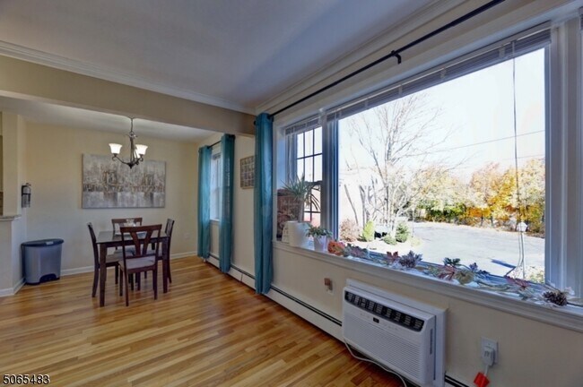 Building Photo - 565 Grove St