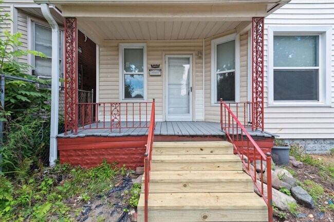 Building Photo - 4 Bedroom 2 Bath $1,500