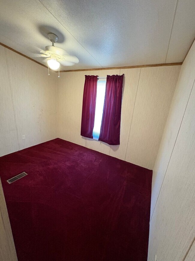 Foto del edificio - 3 Bedroom in Crawfordville Available Now!